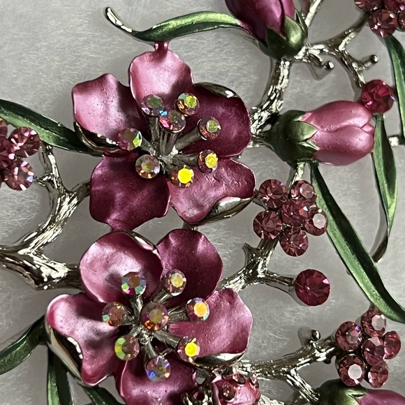 NEW - GORGOUS SET - Neclace & clip on earnings - Picture 2 of 2